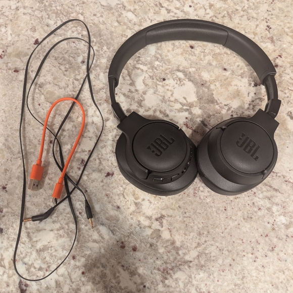 JBL - Tune 770NC Adaptive Noise Cancelling Wireless Over-Ear Headphone - Black - Picture 4 of 6